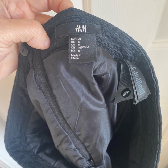 H&M Textured Mini Skirt Sz 6 - Picture 7 of 9